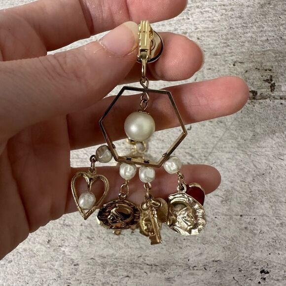 Vintage 80s Faux Pearl Coin Heart Charm Earrings Clip On - Picture 6 of 6